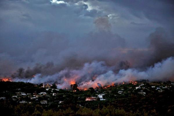 希腊发生近十年最致命山火 已夺走60条生命