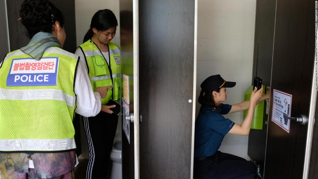 韩国警方大规模搜查2万公厕  排查针孔摄像头