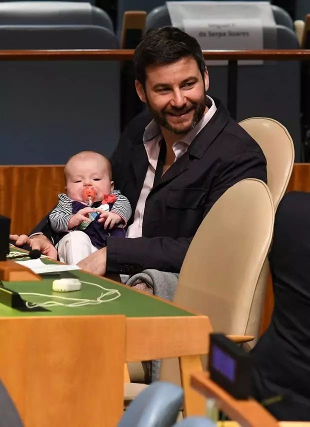 新西兰总理带刚满3个月的娃参加联合国大会，这种操作你怎么看？