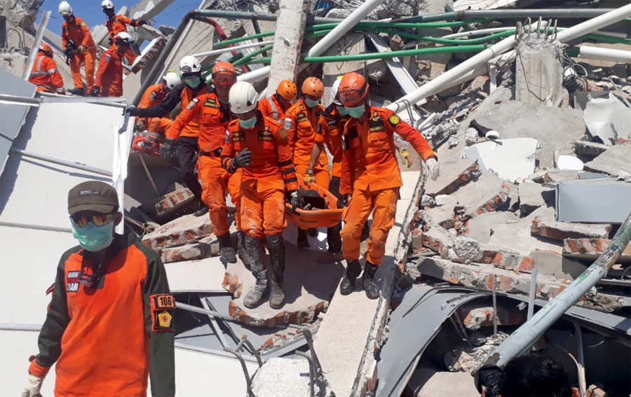 印尼中苏拉威西地震及海啸已导致832人丧生 受影响区域远超预期