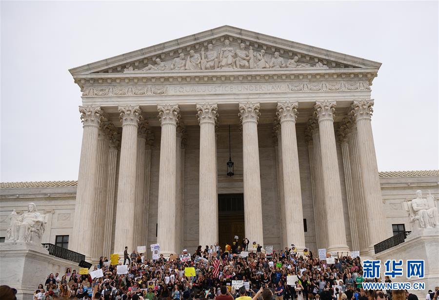 美国：抗议者反对卡瓦诺出任联邦最高法院大法官