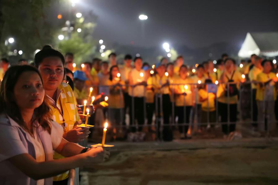 泰国民众纪念先王普密蓬逝世两周年