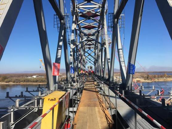 中俄首座跨界河铁路大桥中方段主体工程完成