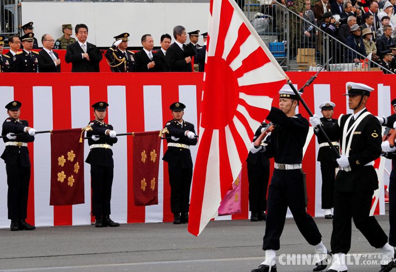 日本自卫队举行阅兵式 首相安倍晋三出席检阅