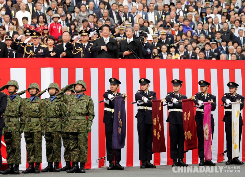 日本自卫队举行阅兵式 首相安倍晋三出席检阅