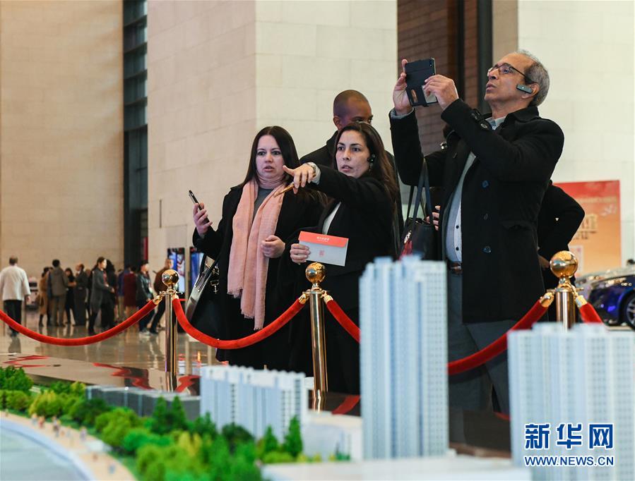 “伟大的变革——庆祝改革开放40周年大型展览”迎来外宾专场