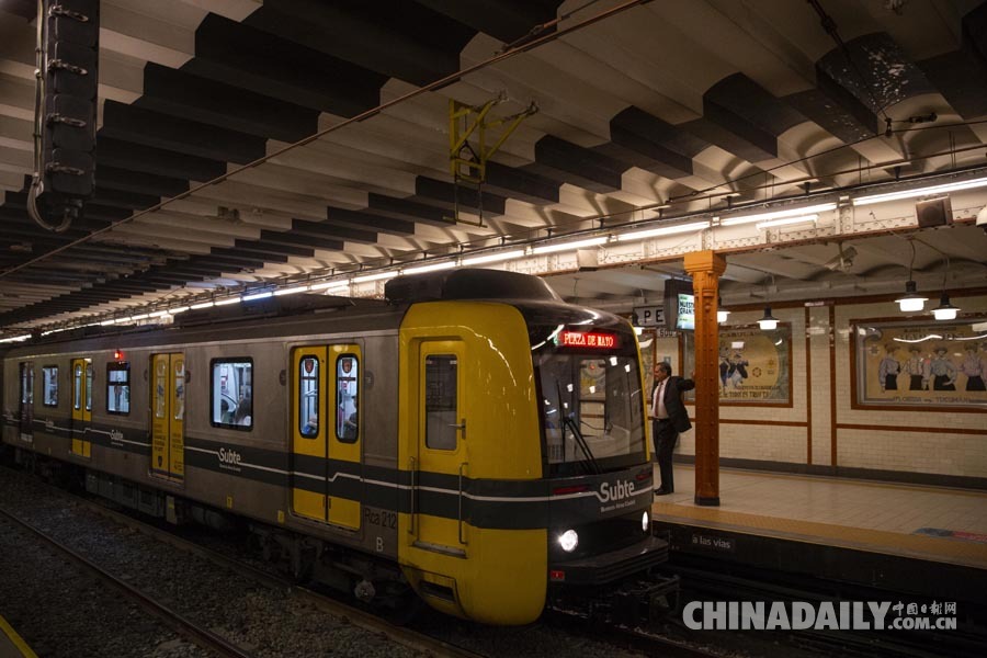 组图：中国地铁列车改善阿根廷人出行条件