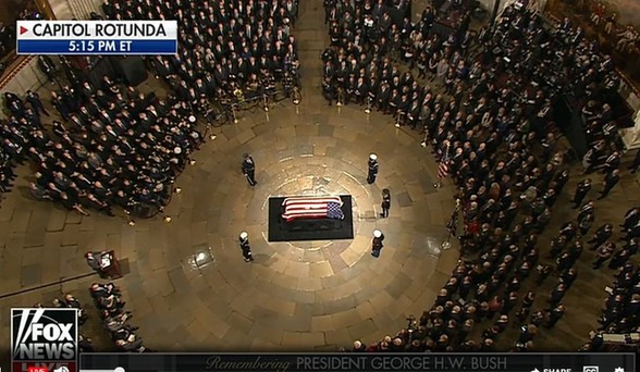 美国前总统老布什追悼仪式举行 灵柩陈列于国会大厦供民众瞻仰