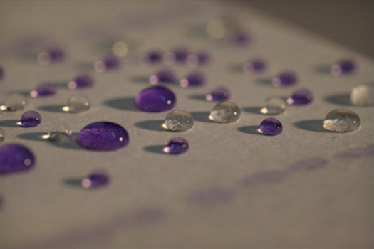 意大利研制出纳米喷雾“超级纸张” 防水抗菌且带有磁性