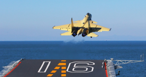 对比中美战斗机：F/A-18E/F优于歼-15