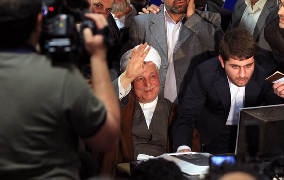 伊朗政坛元老拉夫桑贾尼出山 改革派挑战总统大选