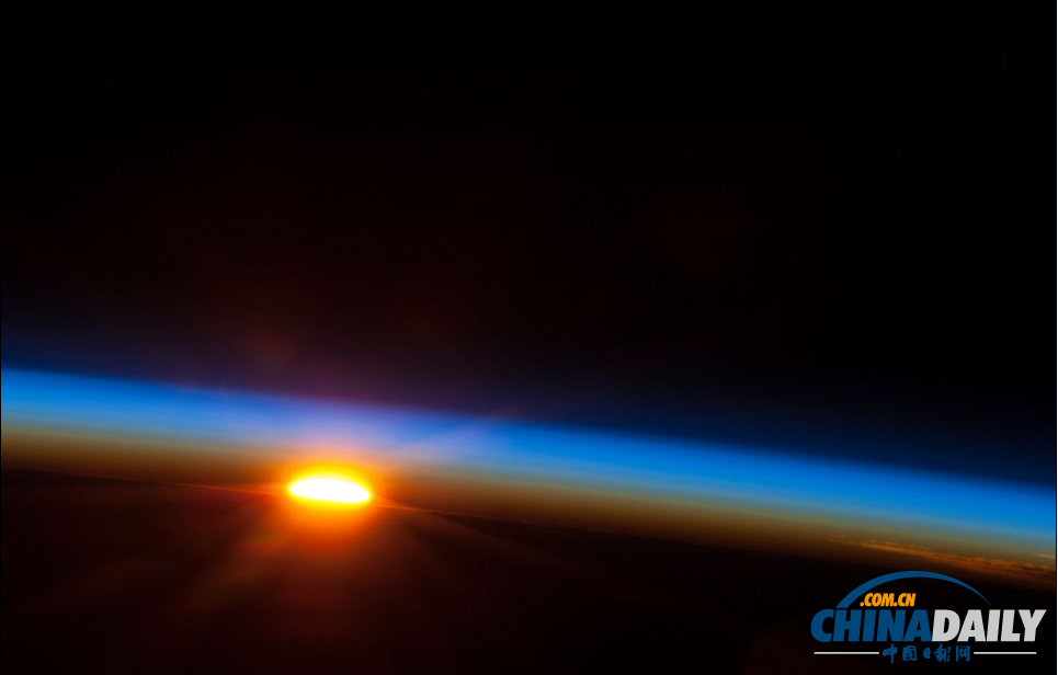 高清组图：国际空间站宇航员拍摄大西洋上空壮美奇观