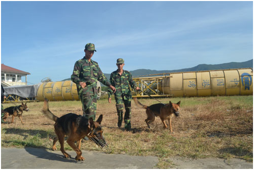 越南边防部队选派骨干力量维护河静省秩序