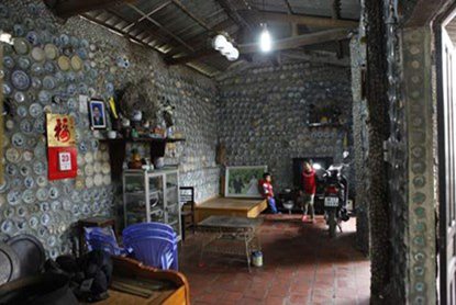 越南老农耗时20年 用近1万古董装饰自家院墙
