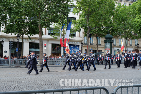 法国7月14日国庆阅兵（多图）