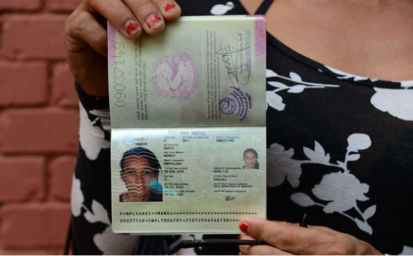 人权史重大突破 尼泊尔首发“第三性别”护照