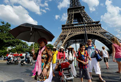 法媒：为何法国旅游业这朵小花如此吸引中国投资者