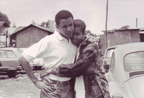 奥巴马夫妇爱情电影北美上映 重现“一吻定情”