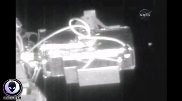 NASA最新视频：6架UFO驶过国际空间站