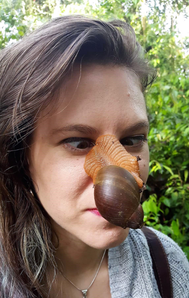 女科学家爱将各种虫子放在脸上拍照 原因竟然很高大上(组图)