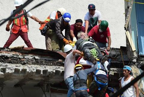 墨西哥7.1级地震已致超119死 多地建筑坍塌起火