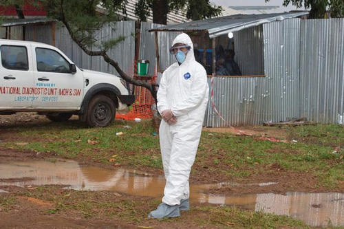 埃博拉疫区：卡车堆满尸体 如人间地狱