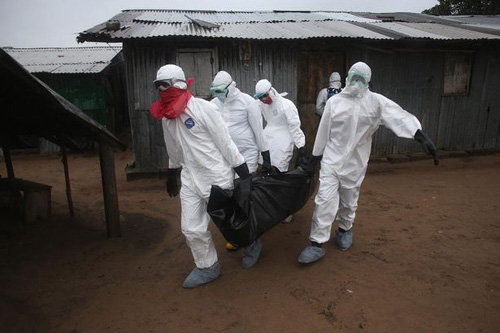 埃博拉疫区：卡车堆满尸体 如人间地狱