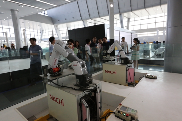 世界四大机器人家族齐聚青岛 高新区打造产业化基地