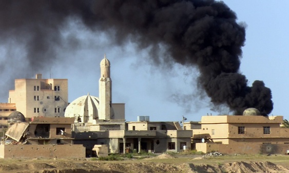伊拉克收复萨达姆故乡 政府大楼飘起伊国旗