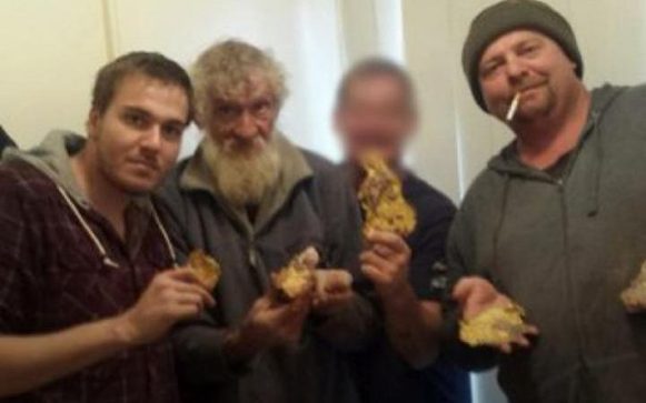 澳3名男子从偏僻矿坑顺走罕见金块被罚 法官：不能见啥拿啥
