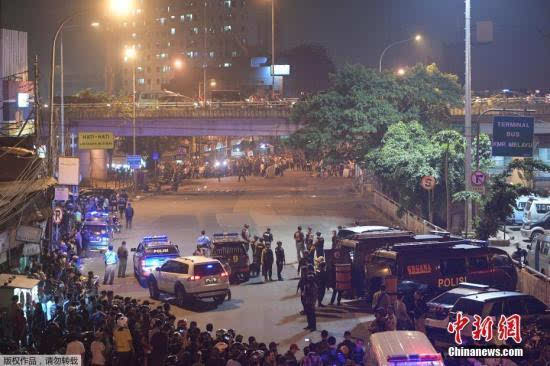 印尼公交车站发生爆炸 中使馆证实暂无中国公民伤亡