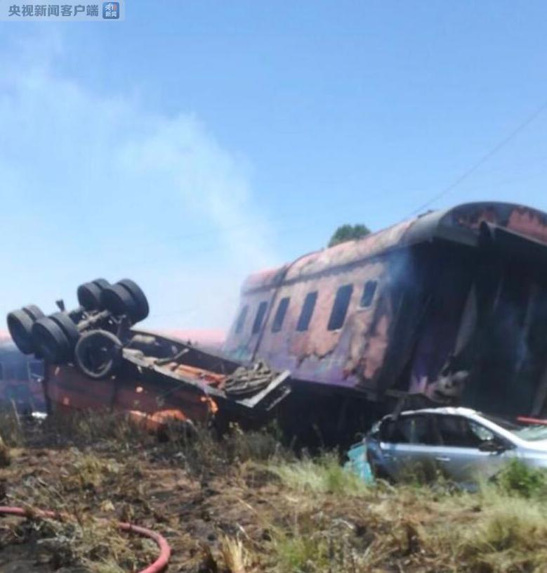 南非一列火车与卡车相撞 造成14人死亡260多人受伤