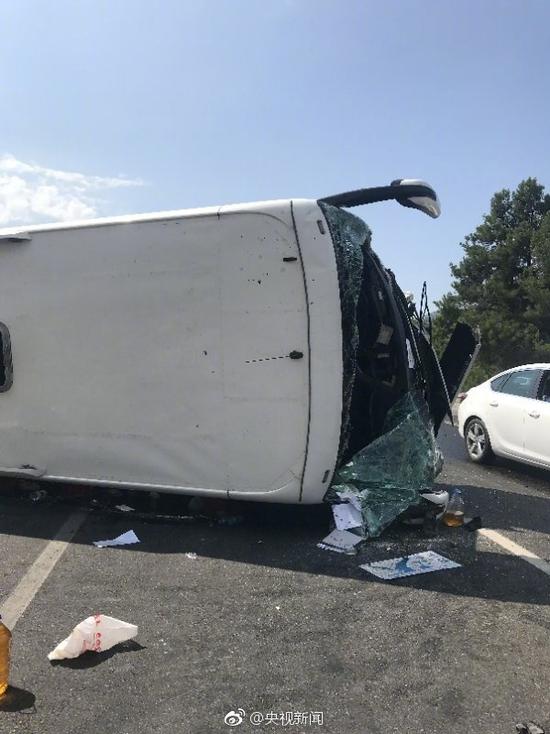 土耳其载中国游客大巴出车祸 致2名土耳其人死30伤