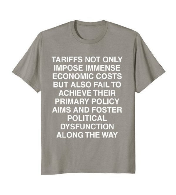 不满政府贸易政策：美律师设计“反关税T恤” 在网上畅销