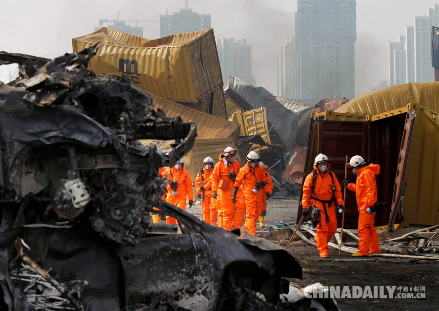 天津：核生化救援队进入爆炸核心区开展检测工作