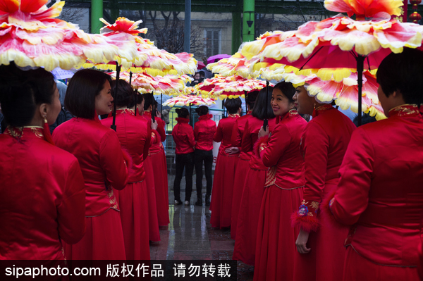 外媒称中国元素成国际时尚:旗袍成经典服装 西方模仿中国礼仪