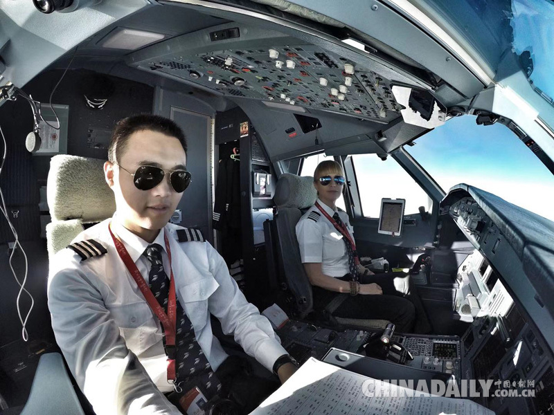 【中国那些事儿】外籍机长：都说驾驶舱是全世界最美办公室 而我更爱窗外的中国美景