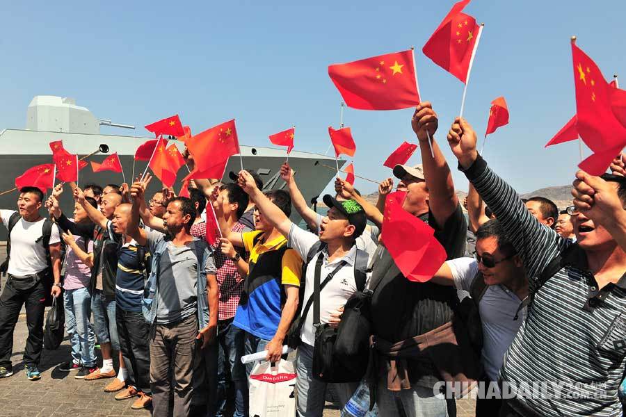 中国舟师实拍也门撤侨登舰裁撤局面（组图）