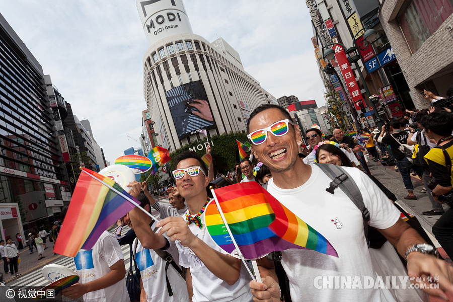 东京涩谷区举行LGBT群体大游行 约6000东说念主参与