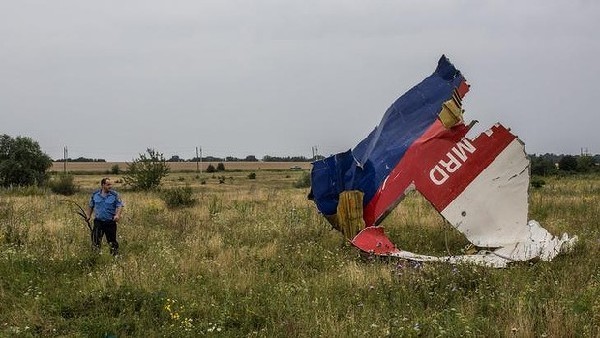 荷兰公布MH17初期报告：外力致飞机损伤而坠毁