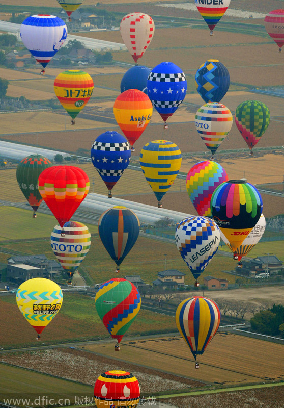 日本举办国际热气球节 天空被装点得五彩斑斓