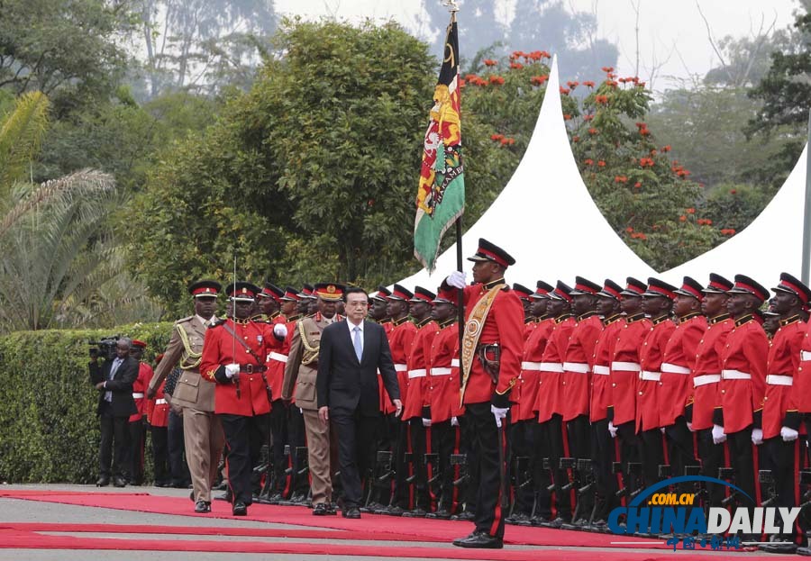 肯尼亚总统肯雅塔为李克强访肯举行隆重欢迎仪式