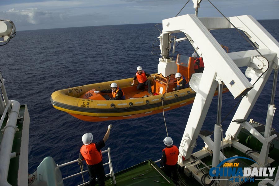 “海巡01”轮在南印度洋排查可疑物体