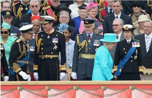 英国举行伊丽莎白女王登基60周年庆典阅兵