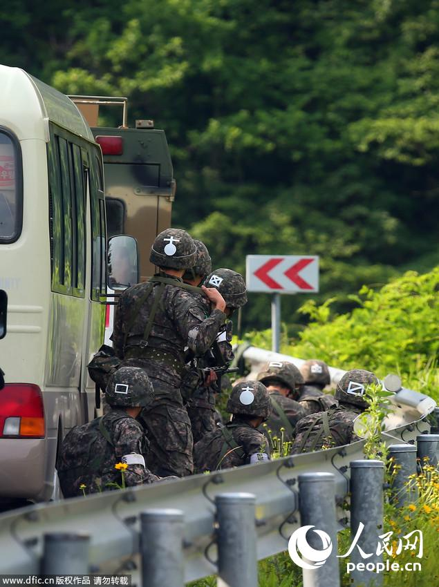 韩国军方否认抓获枪击肇事士兵 父母劝说其自首