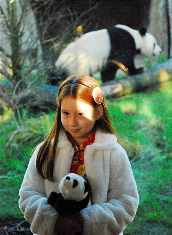都叫“甜甜”！中英混血女孩在苏格兰见到同名熊猫