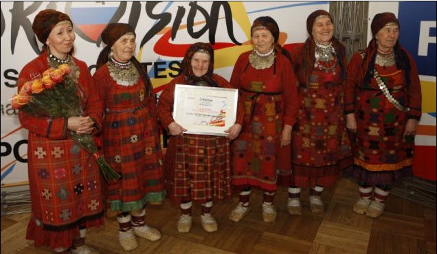 年均75岁奶奶乐队代表俄罗斯赛歌 风格独特惹人爱