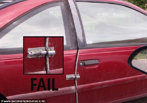 水管当保险杠、插销锁车门 令人捧腹的汽车DIY改装