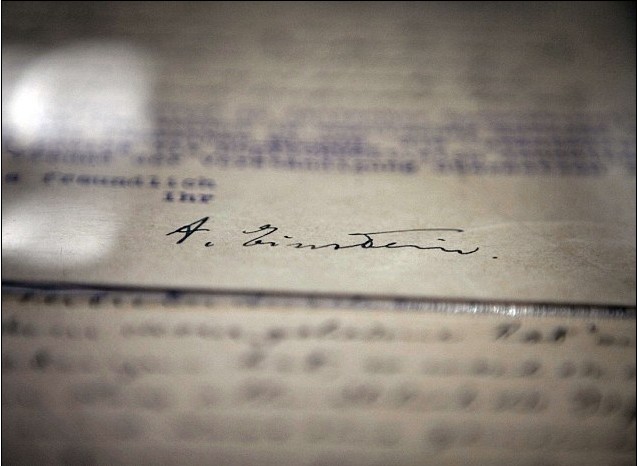 爱因斯坦生前8万份笔记、信件将通过网络公开发布