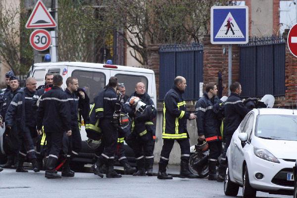 直击法国警察与连环枪击案嫌犯对峙现场（组图）